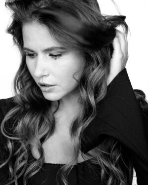 Yuliya Topolnitskaya Instagram - Photo : @prokhorova.maria_ 🤍
Muah : @emanova_styliste 🤍