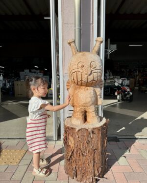 Yūmi Shida Instagram - 加工が強すぎて化け物化したプリ✊🏼笑

ちゃんとポーズする2歳可愛すぎてむり🥹

何気2人で初めて撮ったの∩^ω^∩
投稿にも載せて頂いたので載せとく🤝🏼

茨城の花火大会最高だった🎆
来るまでに埼玉千葉茨城と県境多いんだね🚗

最後のは早めに出ないと渋滞で大変なことになるので
惜しみなく花火を見せてる写真👧🏻🫶🏻