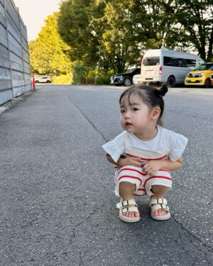 Yūmi Shida Instagram - 加工が強すぎて化け物化したプリ✊🏼笑

ちゃんとポーズする2歳可愛すぎてむり🥹

何気2人で初めて撮ったの∩^ω^∩
投稿にも載せて頂いたので載せとく🤝🏼

茨城の花火大会最高だった🎆
来るまでに埼玉千葉茨城と県境多いんだね🚗

最後のは早めに出ないと渋滞で大変なことになるので
惜しみなく花火を見せてる写真👧🏻🫶🏻
