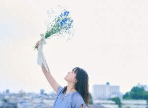 Yumiko Takino Instagram - .

9.24
本日お誕生日を迎えました。

何回経験しても特別な日。

早速 朝から年齢を書くこと、伝えることがあり
いつもと違う数字を書くことに、ソワソワ、わくわくしました。

いつも同じ、そして少し違う1日

また新しい気持ちで1年過ごそうと思います。

改めまして、これからもよろしくお願いします。

たきのゆみこ