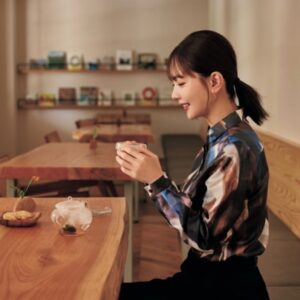 Yuri Nakamura Instagram - 美的grand秋号発売になりました！

今回の連載はラ・カスタさんの素敵な素敵なガーデンへ🪴
精油でアロマミスト作りをしたりしましたよ〜♪