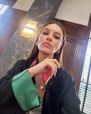 Yüsra Geyik Instagram - Rüya Emirkıran is the new black
@taskagitmakas.dizi @kanald BU AKŞAM 🦢