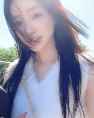 Yuu Tejima Instagram - 🌈

朝活最高な日☀️

アイコンにもした良い風なびき写真🍀

@apuweiser_official のふわもこトップスお気に入り❤︎

#朝活　#お散歩　#晴れ