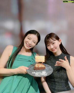 Yuu Tejima Instagram - 🐰

みるきーがお誕生日のお祝いしてくれましたぁ🥳
@miyukichan919 
　
　

お誕生日いつでしたっけ？

みたいな顔してずっと過ごしてて最後にサプライズしてくれるとはっっっ😳
　
　

だもんで知っててくれたのー？！
って言ったら

「当たり前じゃないですかぁぁぁあ♡」

と満面の笑みでケーキとプレゼントとお手紙出てきた🎁　
　
　

男前っていうか…なんだ？女前？？…姉御！！！
って感じ💜
惚れ直してまうやろーーーー😍
　
　
　

子守もサプライズも上手いみるきーいつもありがとう🌈　
　
　

　

#お誕生日　#お祝い　#ありがとう　#姉さん　#粋
#頼りにしてます　#渡辺美優紀 #🫶　　
#いつも手書きのお手紙くれる
