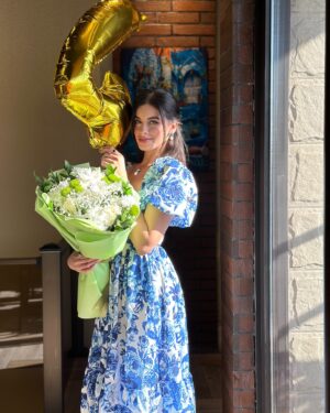 Zahra Habib Instagram - صور ال 4 مليون متأخرة 
وجان تكبر عائلتنا ونصير اربعة مليون محبة ومحب وأخ واخت وصديق وصديقة 
الله لا يحرمني منكم ويارب دائماً سوية ♥️
شكرا ساجدة على الصور