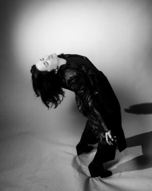 Zelda Williams Instagram - Throwback to when @devinyalkin let me destroy his backdrop in the pursuit of Willem Dafoe photoshoot realness. 

Willem Dafotoshoot? 

Regardless, still in pursuit! 😂