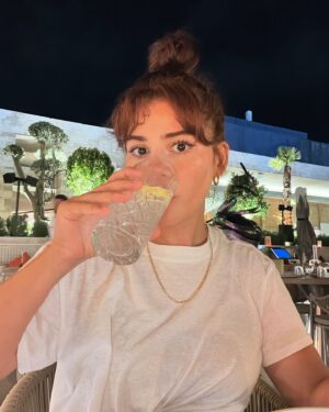 Zeynep Çamcı Instagram - 🍋 👸🏻