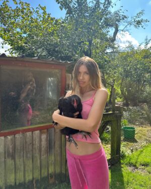 Zsá Zsá Inci Bürkle Instagram - Welches Huhn ist das Wilde?🐓🎀