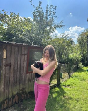 Zsá Zsá Inci Bürkle Instagram - Welches Huhn ist das Wilde?🐓🎀