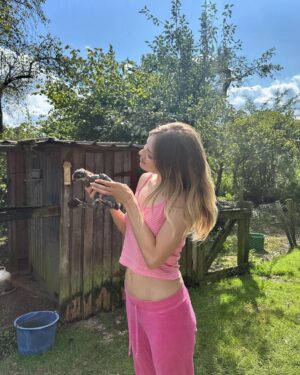 Zsá Zsá Inci Bürkle Instagram - Welches Huhn ist das Wilde?🐓🎀