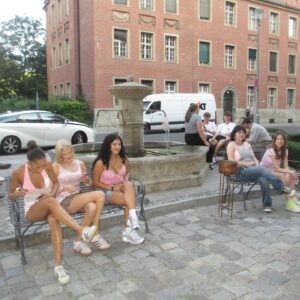 Zsá Zsá Inci Bürkle Instagram - unterwegs mit den girlys von nebenan 🎀📽️⭐️