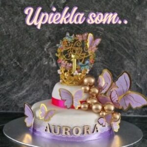 Zuzana Žilinčíková Instagram - Mama s tatom sa chytili varešky a spoločne  upiekli tortu pre ich krásnu princeznú Auroru k jej 1.narodeninám.. 
Už keď som svojho budúceho manžela spoznala vďaka programu @bez_servitky_1 som vedela, že nielen v kuchyni nám to bude spolu klapať. A veru ,že v kuchyni ako dvojka nemáme konkurenciu😋 čo hovoríte na našu tortu? Ohúrila ťa?