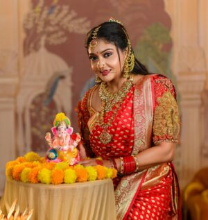 kruttika ravindra Instagram - ಗೌರಿ ಗಣೇಶ ಹಬ್ಬದ ಶುಭಾಶಯಗಳು 🙏🏻
MUA: @siri_makeover__ 
Hairstyle: @bindu_hairstylish 
Photography: @chidu.ln_portraits 
Costume: @rentyourlook_by_chandangowda 
Jewellery: @jewellery_zone24 
•
•
#kruttikaravindra #instagram #instagood #love #photography #kannada #karnataka #festival #vibes #ganesha #viral #trending #picoftheday #photooftheday #photoshoot