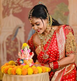 kruttika ravindra Instagram - ಗೌರಿ ಗಣೇಶ ಹಬ್ಬದ ಶುಭಾಶಯಗಳು 🙏🏻
MUA: @siri_makeover__ 
Hairstyle: @bindu_hairstylish 
Photography: @chidu.ln_portraits 
Costume: @rentyourlook_by_chandangowda 
Jewellery: @jewellery_zone24 
•
•
#kruttikaravindra #instagram #instagood #love #photography #kannada #karnataka #festival #vibes #ganesha #viral #trending #picoftheday #photooftheday #photoshoot