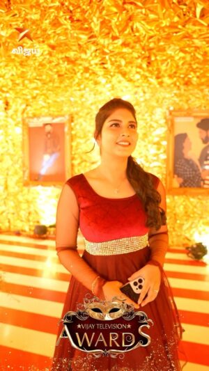 sathya sai krishnan Instagram - Vaanga Vaanga 😍 | 9th Annual Vijay Television Awards #NowShowing #VijayTelevisionAwards #9thVijayTelevisionAwards #VijayTelevision #VijayTV