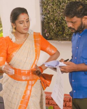 vj Santhiya Instagram - Beautiful Saree from❤️ @rangmayura_ 
Blouse❤️ @trendz_with_ak
 
💓Premium quality
💓Checked soft cotton saree 
💓Silver zari With Contrast blouse 
💓Reasonable price 
💓Colours available 
💓Soft cotton 
💓 Trusted page 
💓 More details 👉DM @rangmayura_ 
💓Offers open hurry up guys
 
#rangamayura #sareescollection #silkcotton #softcotton #sungudisaree #avalsanthiya #vijatelevison #sareelove