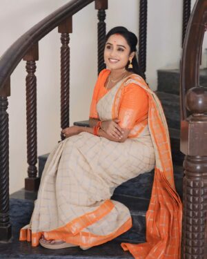 vj Santhiya Instagram - Always my favourite colour combination 
Thnk u so much dr😍 
🫰❤️Saree from @rangmayura_ 
🫰❤️Blouse @trendz_with_ak

❤️ Premium quality 
❤️ Checked cotton saree 
❤️ Silver zari 
❤️ With Contrast blouse 
❤️ Reasonable price 
❤️ Colours available 
❤️ 💯 Soft cotton 
❤️💯 Trusted page 
❤️ DM @rangmayura_ 
❤️ Offers open hurry up guys 

#rangamayura #sareescollection #silkcotton #softcotton #avalsanthiya #onlineshopping #premiumquality