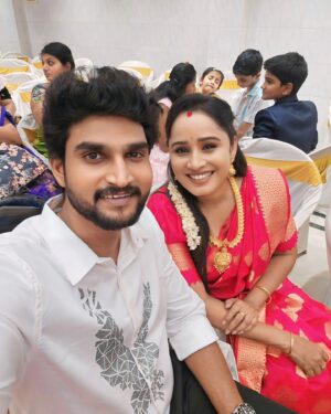 vj Santhiya Instagram - தவமின்றி கிடைத்த வரமே @murali90m9 🫂🥰

#smilemore #spreadlove #anbeyshivam #gowiththeflow #livetogether #livethemoment #avalsanthiya #mrsmurali