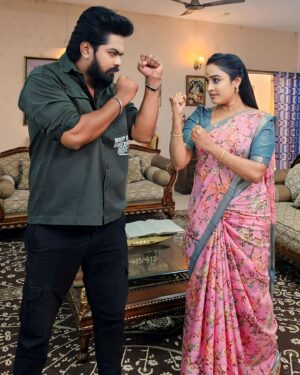 vj Santhiya Instagram - Crime partner 🤣,😍 
@pravinadithya 

#sakthivel #vijatelevison #avalsanthiya #thenammai #velu #sakthivel #friendship #anniyaar #friends