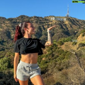 Angélique Mastio Instagram - ✨ Vivre le rêve américain 🇺🇸
Entre Hollywood et les avenues bordées de palmiers, chaque instant est un pur kiffe. 

Partager ce road trip avec LA Team, c’est juste incroyable ! Moments de liberté, rires à en perdre la voix et soleil à gogo 🌞
Rien de tel que l’aventure sur les routes américaines pour créer des souvenirs inoubliables.
Let’s go, next stop 🌍✨
📍LAS VEGAS 🤪

#DreamBig #RoadTripVibes #LAAdventure #VoyageEntreAmis #Liberté #ExploreTheWorld #PalmTreesAndSunshine #HollywoodDreams #roadsurfer #kohlanta