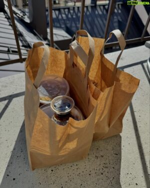Iina Kuustonen Instagram - Arvonta ja kaupallinen yhteistyö / @resqclub 

Yllätin faijan hävikkilounaalla!

Nyt on Hävikkiviikko ja sitä voi kätevästi viettää pelastamalla ihania ruoka-annoksia ResQ Club-sovelluksella. ResQ:n käyttäjät pelastavat joka kuukausi kymmeniätuhansia kiloja ruokaa päätymästä roskiin! 

Sain arvottavaksi kaksi 50€:n lahjakorttia Resque Clubiin! Arvontaan voi osallistua kommentoimalla alle kenelle veisit yllätyslounaan. Itse ehdotan Mikko Kuustosta.

Voit osallistua arvontaan Hävikkiviikon ajan! 
Arvonta suoritetaan 30.9.2024.

Instagram / Meta ei osallistu arvontaan.

✨✨✨

Arvonta on päättynyt ja voittajiin on oltu yhteydessä!

Kiitos kaikille osallistuneille❤️

@resqclub 
#resq
#resqclub 
#hävikkiruoka 
#hävikkiviikko
@kuustonenmikko 
#yllätyslounas