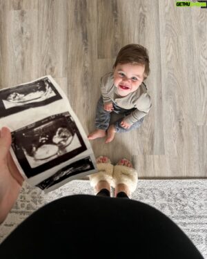 Jessica Tyler Instagram - And just like that, he’s a big brother 🥹 Baby girl (!!!) coming March 2025 🩷 Two under two here we come! 😅