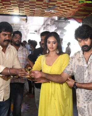 Kamakshi Bhaskarla Instagram - New beginnings ✨✨
#skylineproduction no.1
A journey towards beautiful collaborative work, I have been looking forward to, for a while now. @naveenchandra212 garu and @aruvimadhan_official garu and @vinothraja_dop garu very excited to work with you ! 
Thank you #bhaskar sir and @ramabbaraju garu and @chandoo.mondeti garu for your presence. 💙
. 
. 
. 
. 
. 
. 
. 
. 
. 
#newbeginnings #telugucinema #kamakshibhaskarla #naveenchandra #cinema #newproject #kalki #polimera3