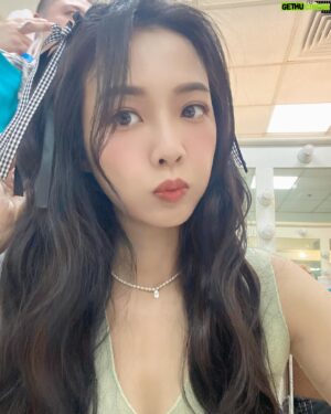 Pei-Pei Ho Instagram - 來囉！來囉！
9/14星期六晚上十點
週末你們忙什麼？！
要記得來看我喔！😳
#華視 @geniusgogogo #天才衝衝衝 
#何蓓蓓 #ootd #wiwt #instadaily #instaphoto #週末
