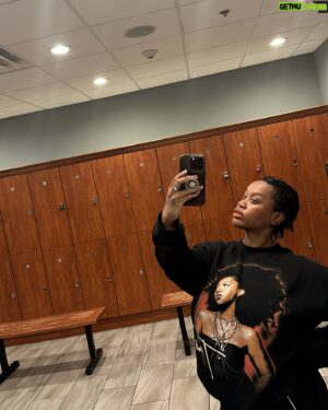 Vanity Instagram - Discipline weighs ounces, regret weighs tons.