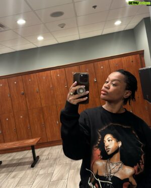 Vanity Instagram - Discipline weighs ounces, regret weighs tons.