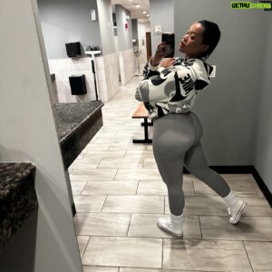 Vanity Instagram - 1 of 1. 🍑
