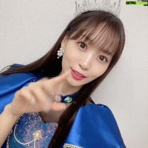 Yu Serizawa Instagram - ・

クイーンセリコとってもかわいいくてお気に入り👑
アイドルって可愛い衣装たくさん着れて幸せ！

#9周年ライブの衣装
#あれがもう3年前だなんて
#シンジラレナーイ