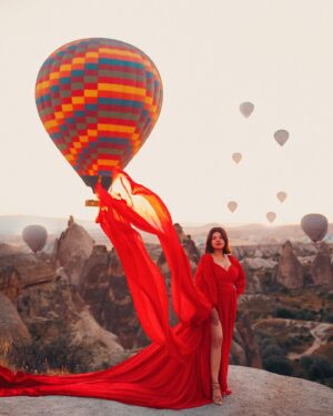 Aarya Maya Instagram - Waking up to the magic of Cappadocia—hot air balloons drifting above, dreams taking flight below.
📍Goreme , Cappadocia

#capadocia #mustdo #hotairballoon #reddress #photoshoot #travelphotoshoot #malayali