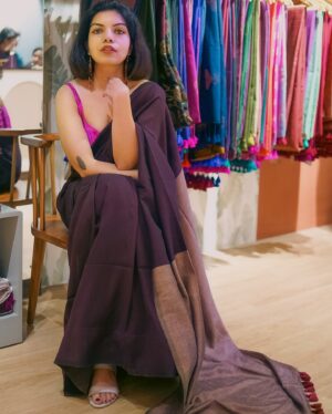 Aarya Maya Instagram - Six yards of sass 😉🌟
Saree : @suta_bombay 

#saree #sareelove #sareelovers #sareeindia