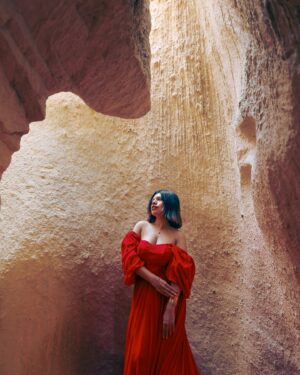 Aarya Maya Instagram - Lost in the shadows of a forgotten realm...🪄💃

Experiencing a photoshoot in the stunning caves of Cappadocia, Turkey, is like stepping into another world. The unique rock formations and soft, ambient light create a mystical atmosphere, perfect for capturing ethereal photographs…💃😍

#capadocia #photoshoot #reddress #explore #turkeyphotographers #photoshoot
