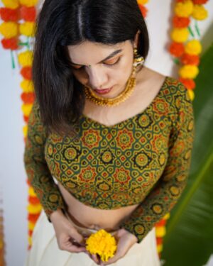 Aarya Maya Instagram - ഉത്രാടം🌼

എല്ലാവർക്കും എന്റെ ഓണാശംസകൾ… 🙏🏼wish you all a very happy onam 🌼🌼🌼

#onam2024 #onamootd #onamoutfit #pattupavadai #ajarakh