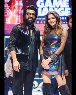 Aditi Shankar Instagram - With the #gamechanger himself 🫡♟️ 
@alwaysramcharan sirrr ✨🫶 
.

.

.

.
PC: @nightchills97 🙏🙏