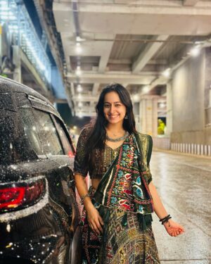 Aditi Singh Khatri Instagram - कहीं दूर जब दिन ढल जाए 🌙