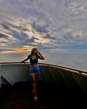 Aditi Singh Khatri Instagram - and like the wave I will fall, I will rise 🌊

@cordeliacruises ⛴️ 

Thanks for this amazing trip @wearepermissionless  @jr_rudo ❤️✨

#cordeliacruises #destinationofyourdreams #mvempress #cordeliaempress #seacation
