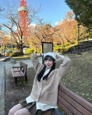 Aileen Huang Instagram - 在路上捕捉各角度之東京鐵塔の快樂🗼

最chill的一天 走走晃晃 像個觀光客一樣😆
好懷念在東京的日子ㄛ💕