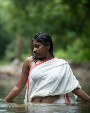 Aishwarya Vadivu Instagram - Masathila moonu porukanum pothuvaga 🫶🏼😊🔥

Antha nillava tha na kaila pidicha en rasavukaga ❤️💋 

#instagram #instagood #instaphoto #instalike #instadaily #instatravel #photooftheday #photography #photo #photographer #photoshoot #outdoor #outdoorphotography #portraitphotography
