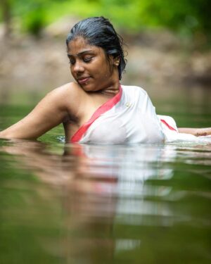 Aishwarya Vadivu Instagram - Masathila moonu porukanum pothuvaga 🫶🏼😊🔥

Antha nillava tha na kaila pidicha en rasavukaga ❤️💋 

#instagram #instagood #instaphoto #instalike #instadaily #instatravel #photooftheday #photography #photo #photographer #photoshoot #outdoor #outdoorphotography #portraitphotography