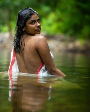 Aishwarya Vadivu Instagram - Masathila moonu porukanum pothuvaga 🫶🏼😊🔥

Antha nillava tha na kaila pidicha en rasavukaga ❤️💋 

#instagram #instagood #instaphoto #instalike #instadaily #instatravel #photooftheday #photography #photo #photographer #photoshoot #outdoor #outdoorphotography #portraitphotography