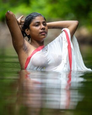 Aishwarya Vadivu Instagram - Masathila moonu porukanum pothuvaga 🫶🏼😊🔥

Antha nillava tha na kaila pidicha en rasavukaga ❤️💋 

#instagram #instagood #instaphoto #instalike #instadaily #instatravel #photooftheday #photography #photo #photographer #photoshoot #outdoor #outdoorphotography #portraitphotography