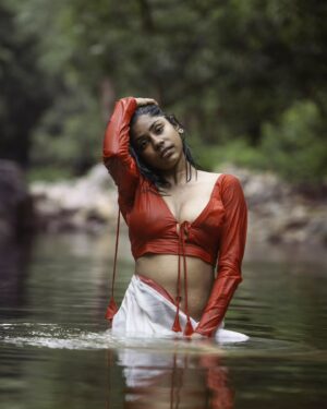 Aishwarya Vadivu Instagram - Outdoor photoshoot...

Model @call_me_black_forest_aishu_143 
Photo @rupesharavind_photography 

#passion #photo #photooftheday #devine #art #saree #water #forestphotography #nikon
