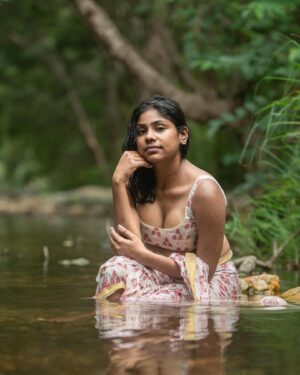 Aishwarya Vadivu Instagram - The way I flaunt myself as the way am 🫶🏻
I adore myself as the way am 🤗
#modeling #model #asethetic #bodypositive #body #flaunt #love #loveyourself #selfcare#outdoor #outdoorshoot #portrait