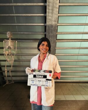 Akshaya Shetty Instagram - Photo dump from #dange (Hindi)/ #por (Tamil), directed by @bejoynambiar , is out today! @tseriesfilms it was a memorable experience shooting for this film. Met some wonderful people in the process @nair.soumia , @sharan.actor  @saivainika @surjyasikhadas @arvindjanakiraman @keshav.lokwani @jeeva_subramaniam.offl , @purpleplum17, @actorvinodsagar - you all made it feel like home. Thank you, Team Dange. 🙂🙏🌹 #dange #por #bejoynambiar #bollywoodfilm #bilingualfilm #shootlife #akshayashetty