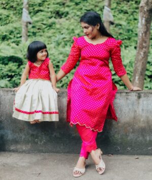 Alaknanda Nandhootty Instagram - 💕🌸
👗 @mirza_couture 
📸 @anandhu_anilll