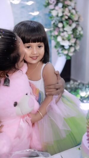 Alaknanda Nandhootty Instagram - Happy Bday ponne😘
👗 @stanwellskids 
📸 @anandhu_anilll 
🎂 @mikhael_roby_  Tnq chechi’s❤️‍🔥
Decoration 🤩 @premium_events_punalur
Edits & 🎨 @_anil.joseph_