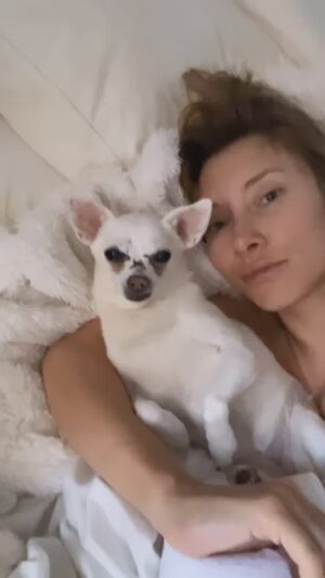 Alexandra Vino Instagram - In my dreams I see you.
All around me I feel you.
Your love was my love.
Our kisses and our cuddles are forever ours.
My soulmate I was so lucky to have you. 
Monalisa, my life will never be the same. 
My deepest love my whole heart you are my everything …🐾🪽🕊️🕯️